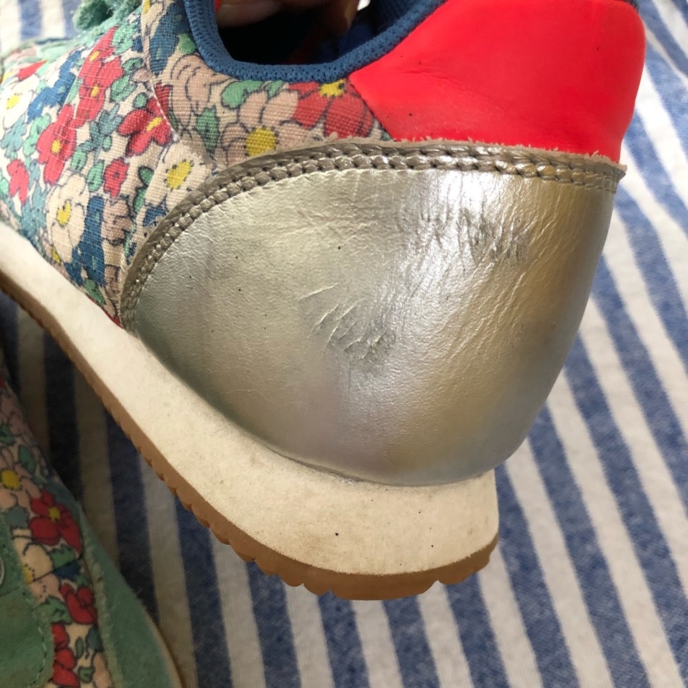 Mini Boden Velcro suede flowers sneakers - Picture 7 of 10